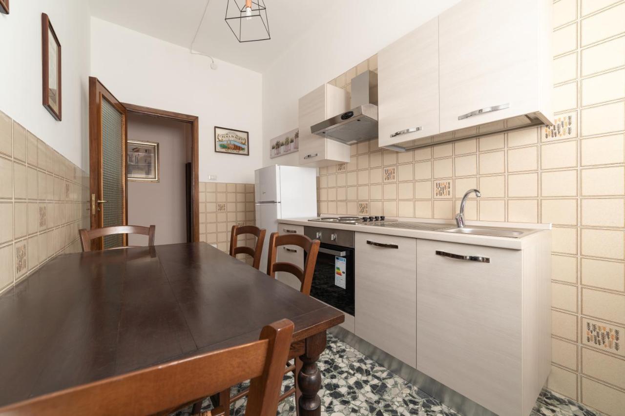 Budget Apartment Roma 70 Stazione Centrale กาญารี ภายนอก รูปภาพ